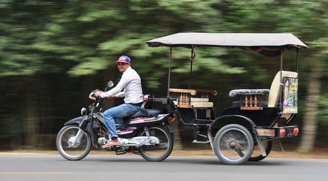 Walking tour of Siem Reap city center
